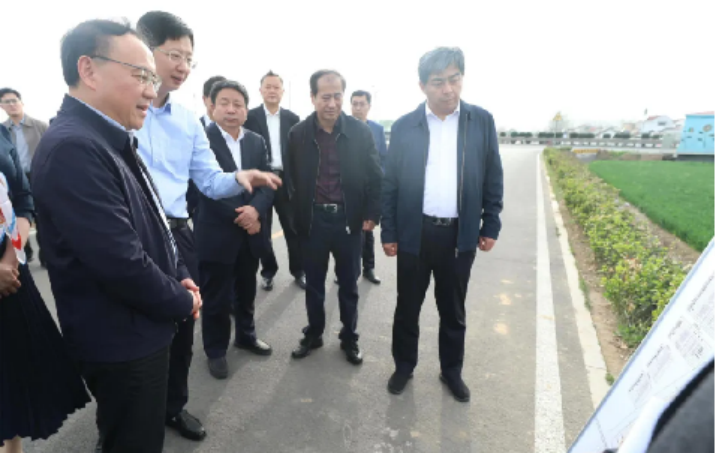 山東公用控股集團(tuán)領(lǐng)導(dǎo)陪同浙江大學(xué)劉鷹院長到濟(jì)寧市現(xiàn)代漁業(yè)科技產(chǎn)業(yè)園項目擬選地址調(diào)研