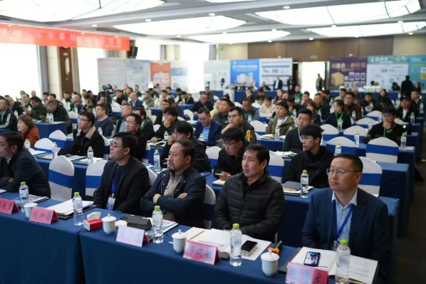 鄭展望教授于第五屆工業(yè)化循環(huán)水養(yǎng)殖技術(shù)培訓(xùn)班作“RAS循環(huán)水養(yǎng)殖項目生態(tài)價值化”報告