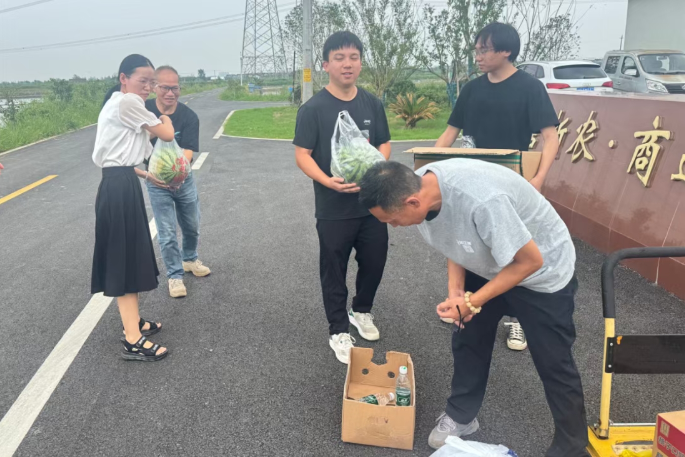 烈日如火，初心如磐 —— 商達(dá)公用深入一線開展“送清涼”關(guān)懷行動